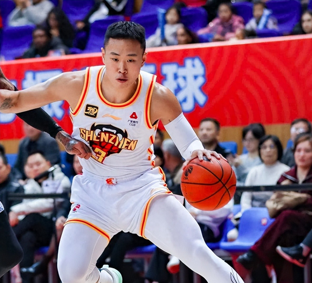 CBA常规赛冲刺阶段再迎强敌，金州勇士刷新队史纪录，主帅态度——压力陡增，纪律约束更严格的简单介绍