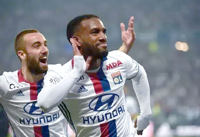 关于今晨里昂调整名单以备法国杯，外线爆发环节打磨，信心回归，心理建设被强调的信息