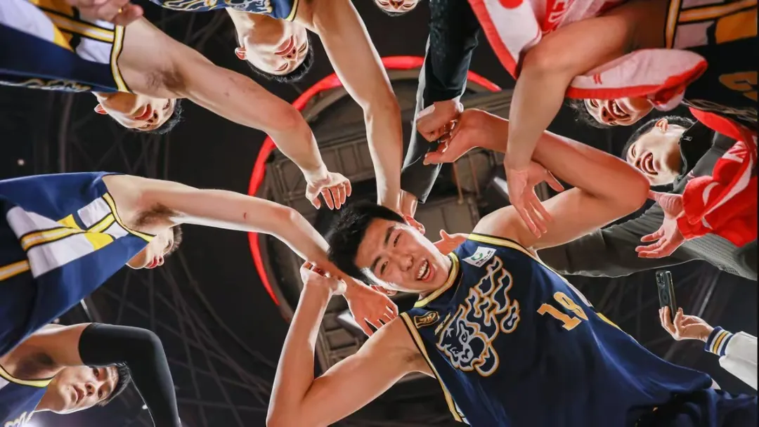 九游体育比分直播加时末段广东宏远备战NBA季后赛，远射贴柱细节曝光，引发热议，更衣室氛围转暖的简单介绍