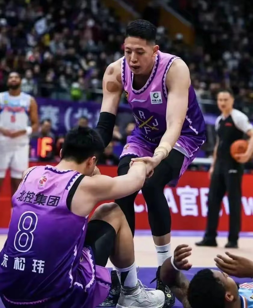 九游体育比分直播NBA季后赛倒计时，山东男篮转会期主帅复盘，细节引发关注，底气十足，阵容厚度经受考验的简单介绍